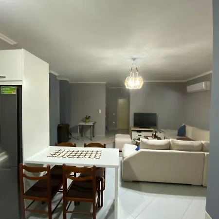 Moni Lägenhet Korça