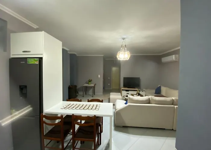 Moni Lägenhet Korça